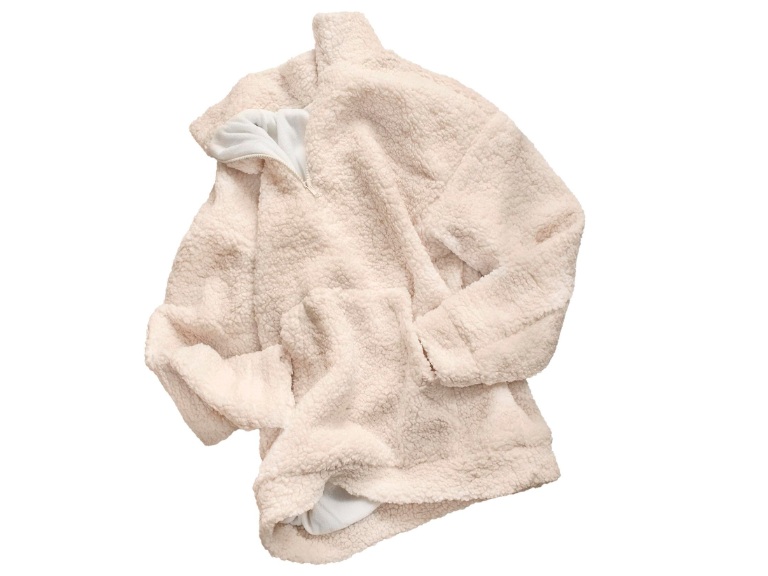 How a Fuzzy Fleece Coat Adds Warmth to Your Winter Look