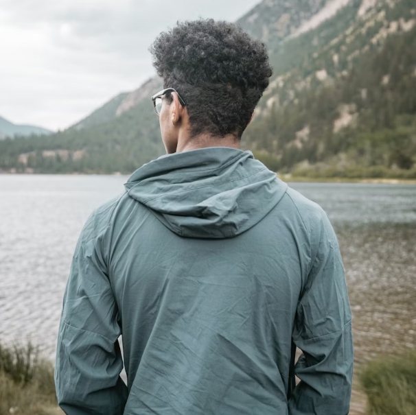 Why a Lightweight Shell is the Only Jacket You Need for Modern Commuting Why a Lightweight Shell is the Only Jacket You Need for Modern Commuting