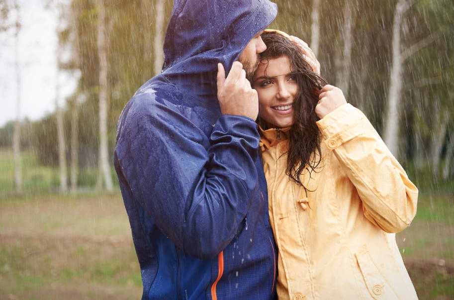 What Makes Waterproof and Breathable Hardshell Fabric Reliable in Real Weather