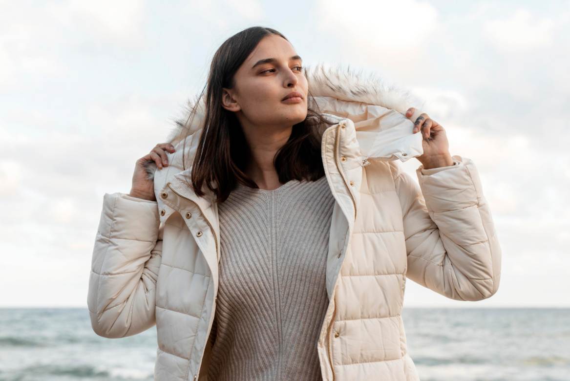 beautiful-woman-beach-with-winter-jacket